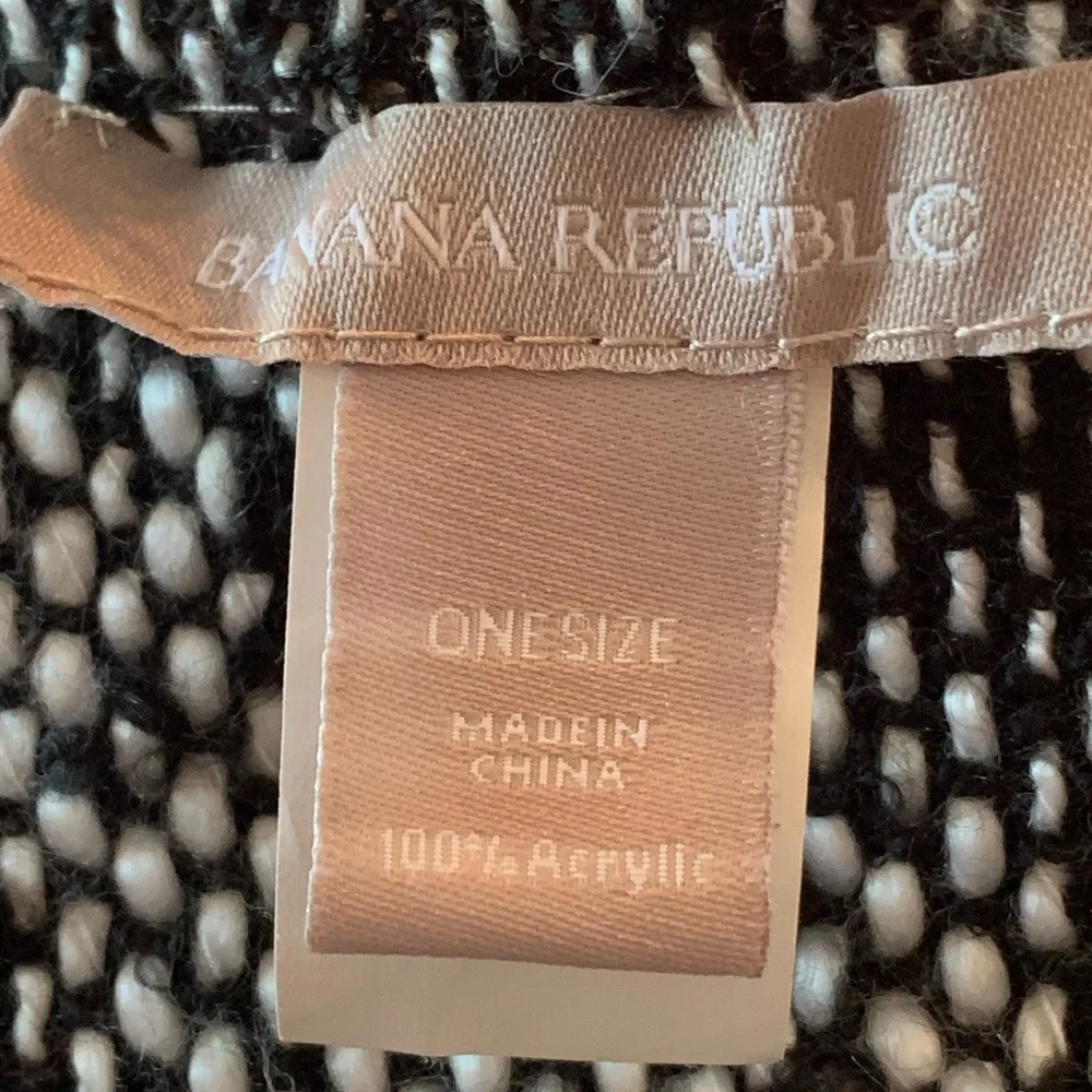 Banana Republic Black and White Blanket Scarf